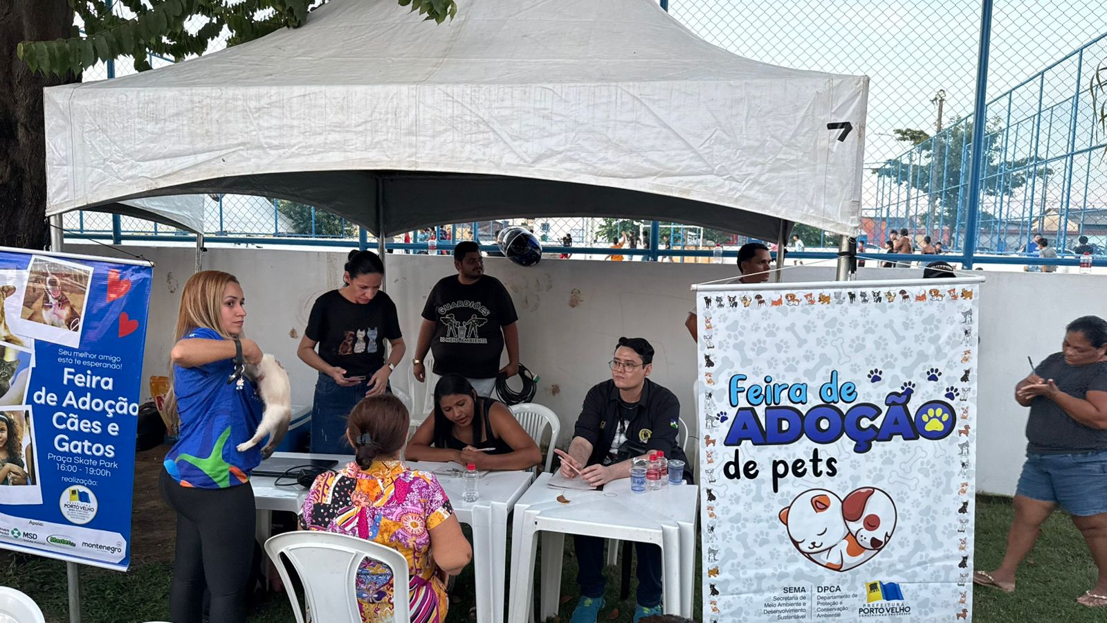 Cães e gatos estiveram disponíveis para adoção